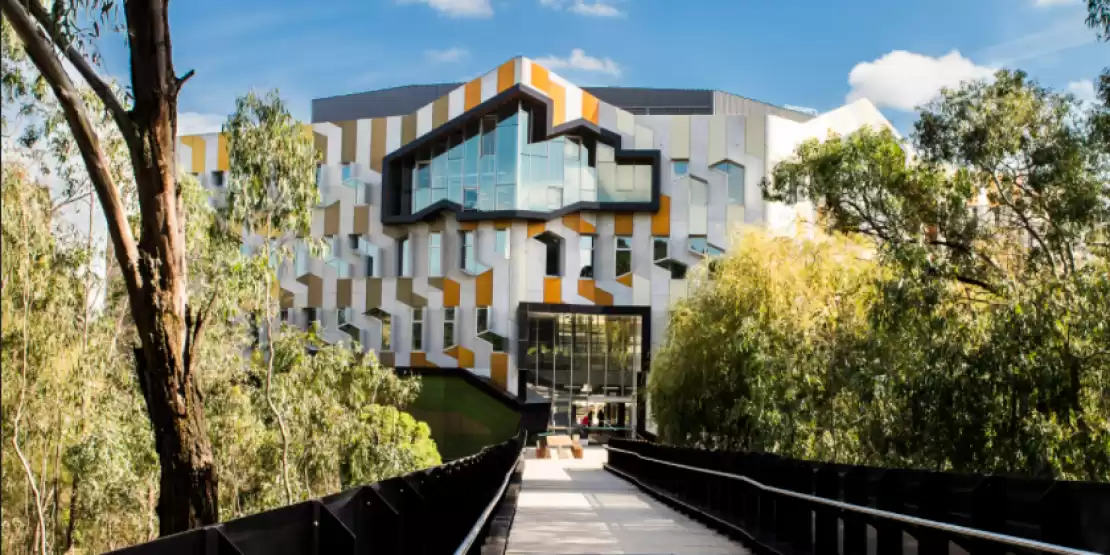 La Trobe University (La Trobe)