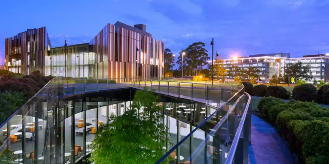 Macquarie University (Macquarie)