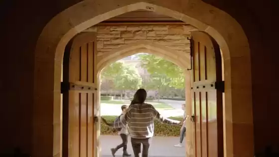 アデレードのための大学